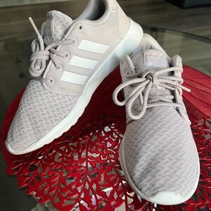 Adidas Cloudfoam Super Sneakers Women’s Size 6.5 preowned